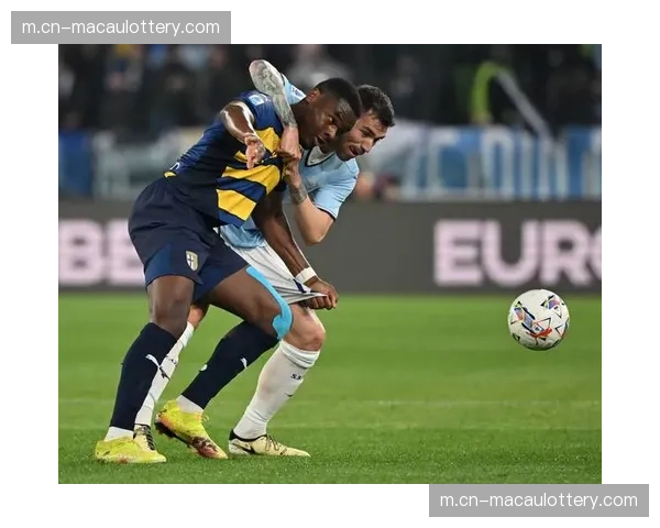 意大利定位球进攻引入多波次攻击，因莫比莱担任第一争顶点